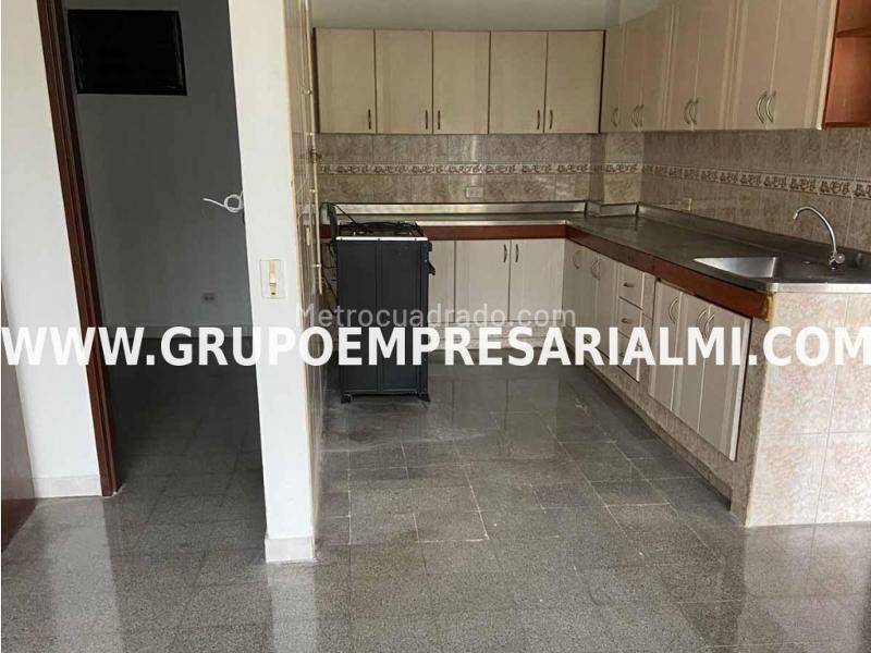 Apartamento en Arriendo en Santa Lucía con 3 Alcobas - 3
