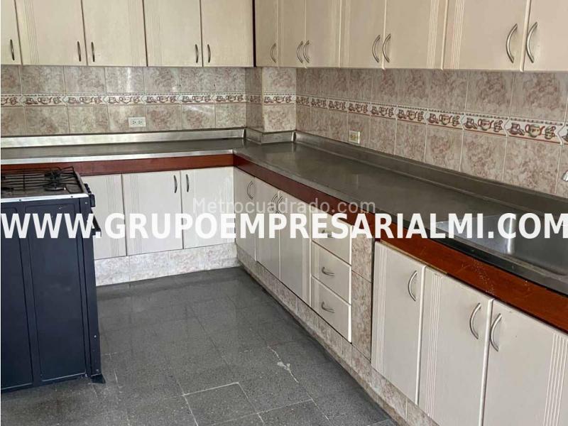 Apartamento en Arriendo en Santa Lucía con 3 Alcobas - 4