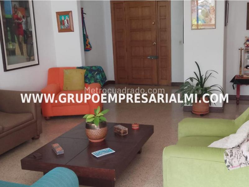 Beautiful 4BR Apartment in Suramericana - 3