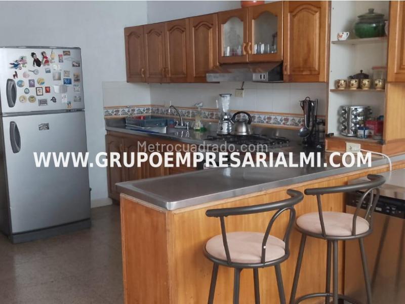Beautiful 4BR Apartment in Suramericana - 5
