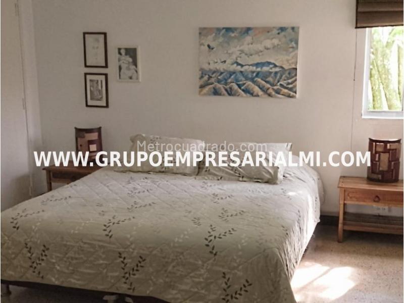 Beautiful 4BR Apartment in Suramericana - 9