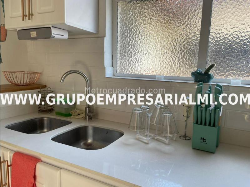 Casa Amoblada de 2 Alcobas en Laureles - 4