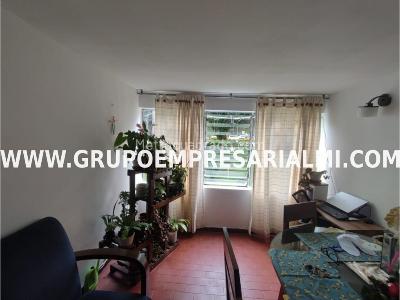 Apartamento en venta en La Milagrosa, Medellín · foto 2 de 20
