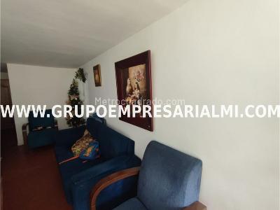 Apartamento en venta en La Milagrosa, Medellín · foto 3 de 20