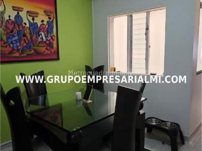 Casa de 4 alcobas en venta en Castilla, Medellín, 105 m² · foto 3 de 20