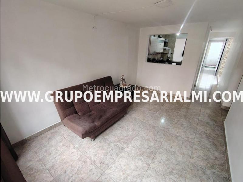 Spacious 3BR House in Robledo - 4