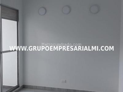 Apartamento de 3 alcobas en venta en Madera, Bello, 55 m² · foto 3 de 20