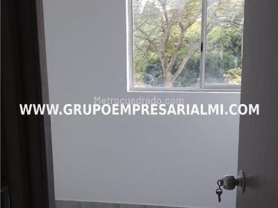 Apartamento de 3 alcobas en venta en Madera, Bello, 55 m² · foto 8 de 20