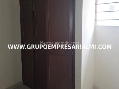 Casa de 5 alcobas en arriendo en Laureles, Medellín, 400 m² · foto 10 de 20