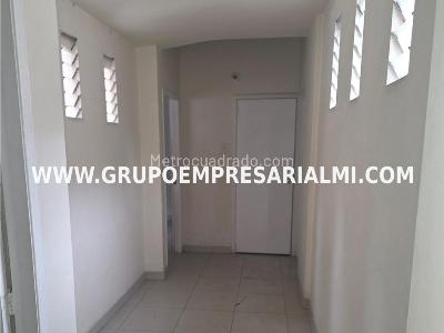 Casa de 5 alcobas en arriendo en Laureles, Medellín, 400 m² · foto 13 de 20