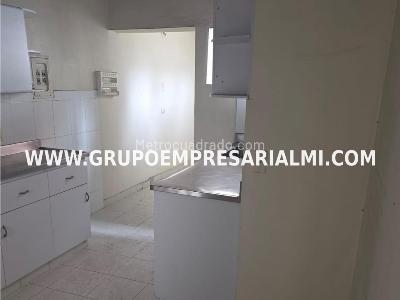 Casa de 5 alcobas en arriendo en Laureles, Medellín, 400 m² · foto 2 de 20