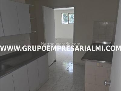 Casa de 5 alcobas en arriendo en Laureles, Medellín, 400 m² · foto 3 de 20