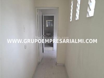 Casa de 5 alcobas en arriendo en Laureles, Medellín, 400 m² · foto 6 de 20