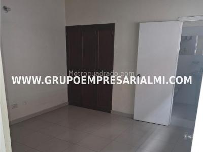 Casa de 5 alcobas en arriendo en Laureles, Medellín, 400 m² · foto 9 de 20