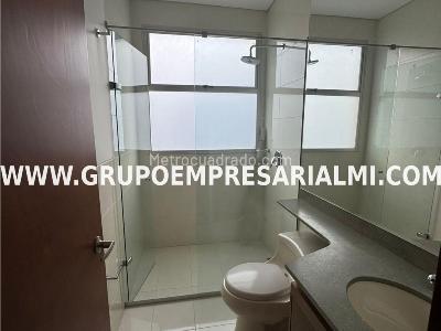 Apartamento de 3 alcobas en arriendo en Los Balsos, Medellín, 280 m² · foto 19 de 20