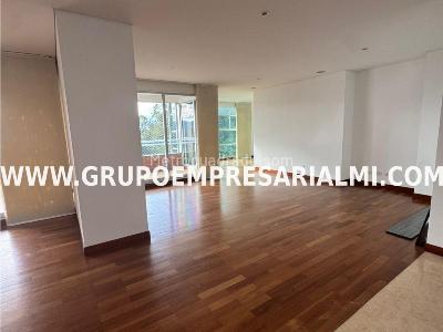 Apartamento de 3 alcobas en arriendo en Los Balsos, Medellín, 280 m² · foto 2 de 20