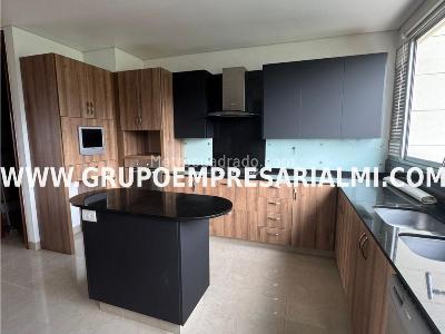 Apartamento de 3 alcobas en arriendo en Los Balsos, Medellín, 280 m² · foto 3 de 20