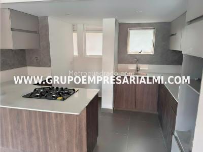 Apartamento de 3 alcobas en venta en Laureles, Medellín, 156 m² · foto 2 de 20