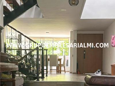 Apartamento de 3 alcobas en venta en Laureles, Medellín, 156 m² · foto 3 de 20