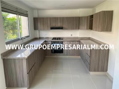 Apartamento en arriendo en La Castellana, Medellín · foto 2 de 20