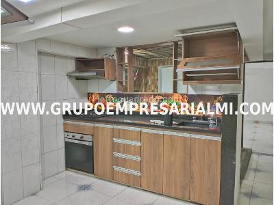 Casa de 4 alcobas en venta en Castilla, Medellín, 58 m² · foto 2 de 20