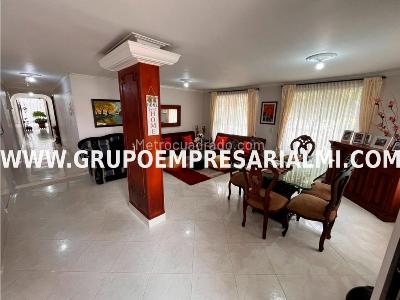 Apartamento de 5 alcobas en venta en Laureles, Medellín, 279 m² · foto 2 de 20