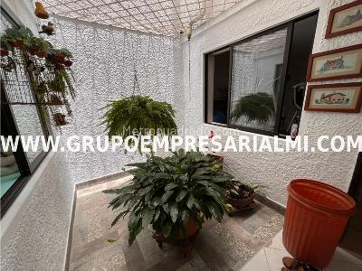 Apartamento de 5 alcobas en venta en Laureles, Medellín, 279 m² · foto 17 de 20