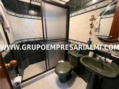 Apartamento de 5 alcobas en venta en Laureles, Medellín, 279 m² · foto 19 de 20