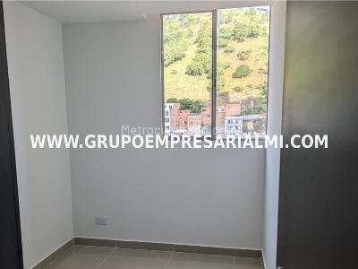 Apartamento de 3 alcobas en venta en La Gabriela, Bello, 41 m² · foto 11 de 20