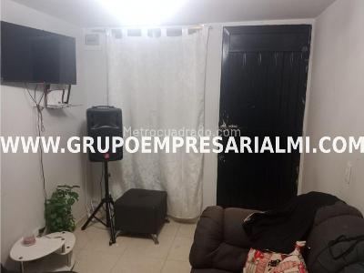 Casa de 4 alcobas en venta en Robledo, Medellín, 70 m² · foto 2 de 20