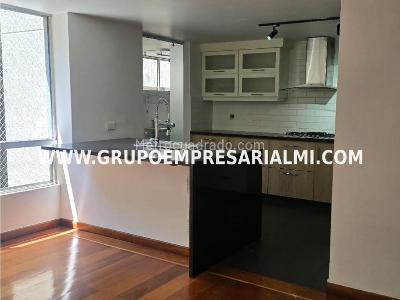 Apartamento de 3 alcobas en venta en Milla De Oro, Medellín, 230 m² · foto 2 de 20