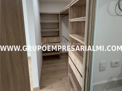 Apartamento de 2 alcobas en venta en San Jose, Sabaneta, 70 m² · foto 12 de 20
