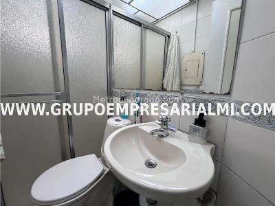 Apartamento de 3 alcobas en venta en Laureles, Medellín, 129 m² · foto 11 de 20