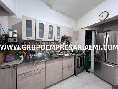Apartamento de 3 alcobas en venta en Laureles, Medellín, 129 m² · foto 5 de 20
