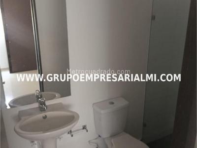 Apartamento de 3 alcobas en venta en Cabañas, Bello, 68 m² · foto 2 de 20