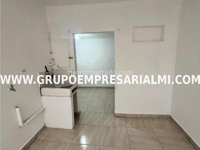 Casa de 4 alcobas en venta en San Antonio, Medellín, 80 m² · foto 2 de 20