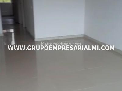 Apartamento de 3 alcobas en venta en Las Lomitas, Sabaneta, 71 m² · foto 3 de 20
