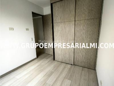 Apartamento de 3 alcobas en venta en Tres Esquinas, Sabaneta, 73 m² · foto 6 de 20
