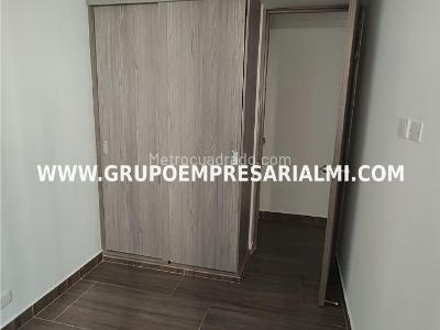 Apartamento de 3 alcobas en venta en La Navarra, Bello, 55 m² · foto 10 de 20