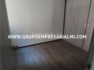 Apartamento de 3 alcobas en venta en La Navarra, Bello, 55 m² · foto 14 de 20