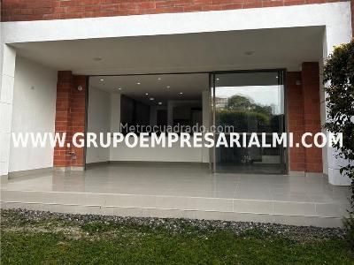 Casa de 3 alcobas en arriendo en El Poblado, Medellín, 210 m² · foto 9 de 20
