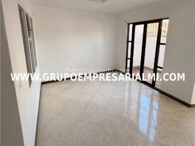 Casa de 3 alcobas en venta en Parque Principal, Rionegro, 126 m² · foto 2 de 20