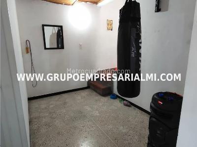 Casa de 3 alcobas en venta en Buenos Aires, Medellín, 36 m² · foto 12 de 20