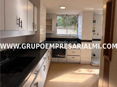 Apartamento de 3 alcobas en venta en Patio Bonito, Medellín, 184 m² · foto 2 de 20