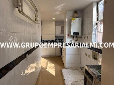 Apartamento de 3 alcobas en venta en Patio Bonito, Medellín, 184 m² · foto 3 de 20