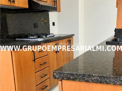 Apartamento de 4 alcobas en venta en Laureles, Medellín, 225 m² · foto 2 de 20