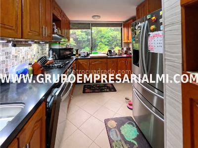 Apartamento de 3 alcobas en venta en El Poblado, Medellín, 157 m² · foto 2 de 20