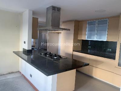 Apartamento en venta en Los Rosales, Bogotá · foto 3 de 18