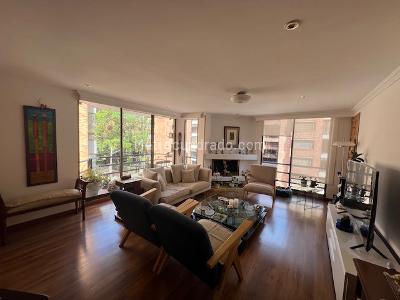 Apartamento de 3 alcobas en venta en La Carolina, Bogotá, 178 m² · foto 2 de 20