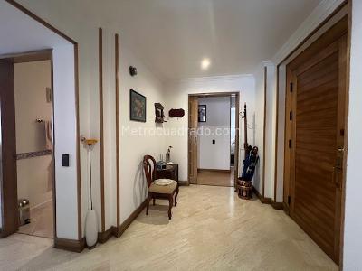 Apartamento de 3 alcobas en venta en La Carolina, Bogotá, 178 m² · foto 7 de 20